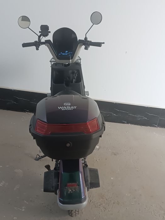 Skuter 777 madeli sotiladi