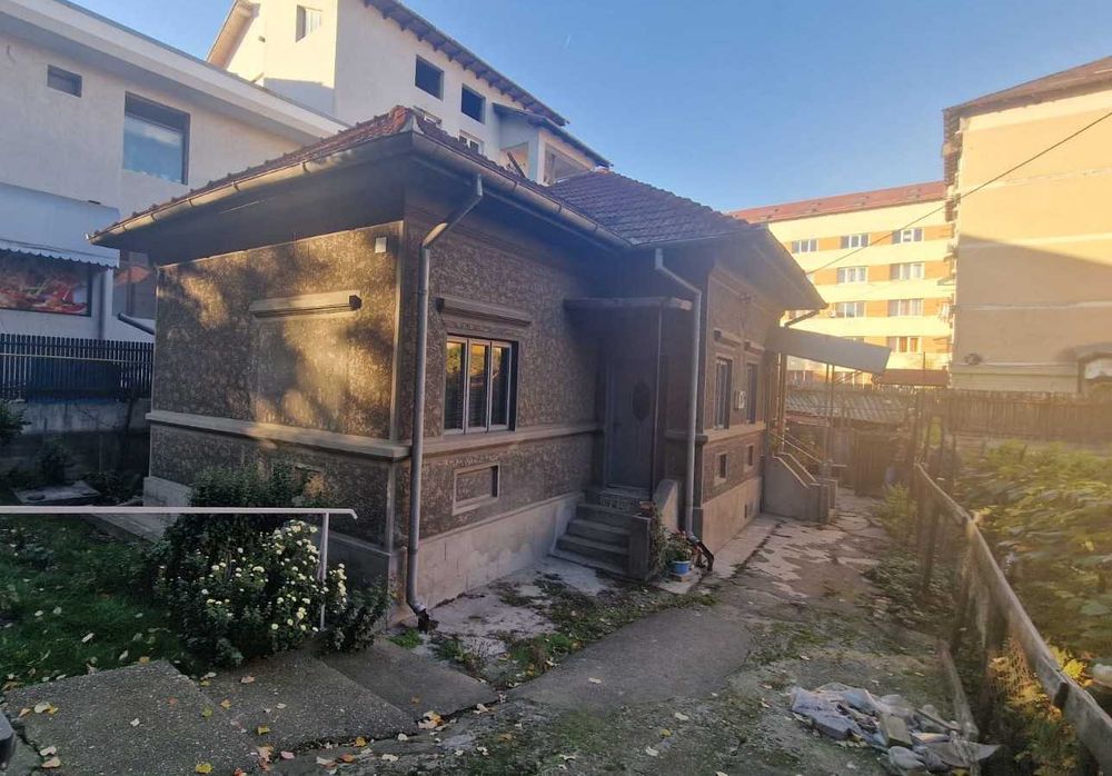 Casă și Teren de Vânzare