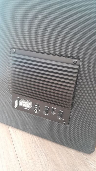 Сабвуфер активный (встроен усилитель)