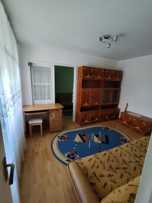 Vând apartament .