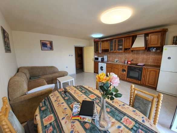 Дава се под наем Тристаен апартамент в Бургас, Център - 100 кв.м за 50 € - Снимка #9