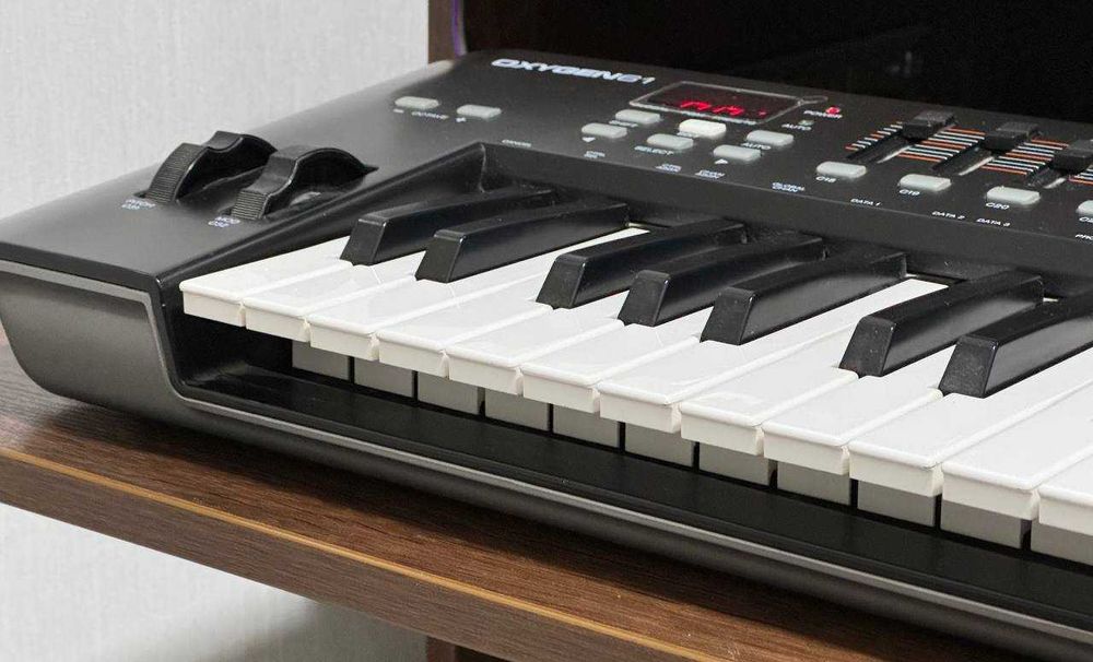 USB MIDI клавиатура M Audio Oxygen 61