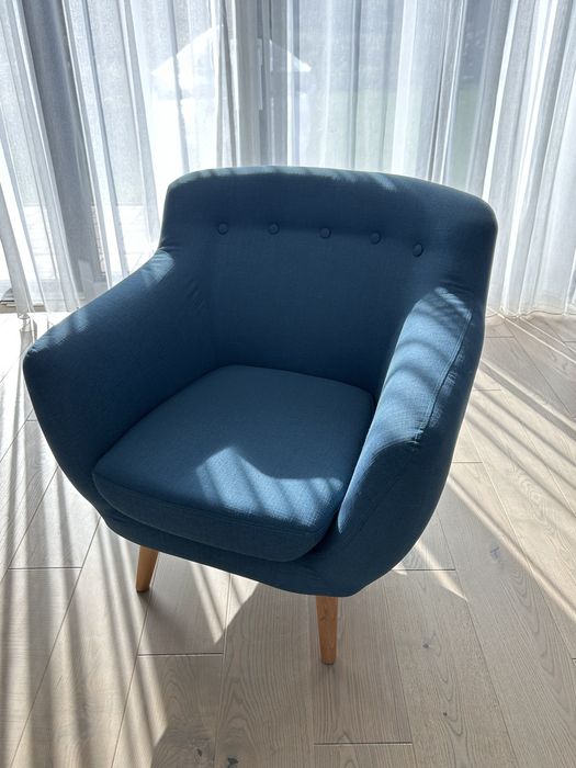 Fotoliu tesatura albastra, picioare lemn