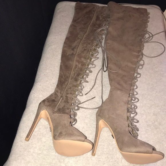 Ботуши на ток  с връзки летни Daisy