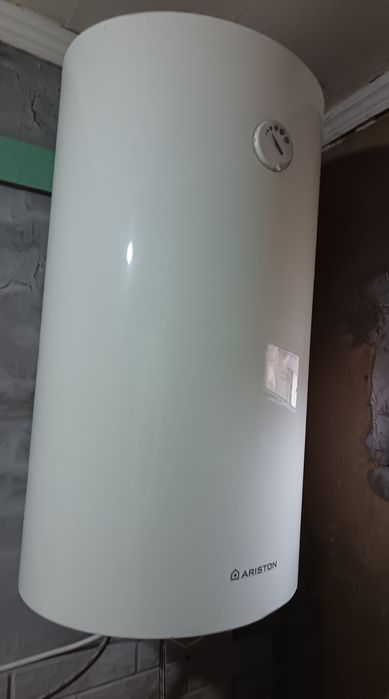 Продам бойлер ARISTON