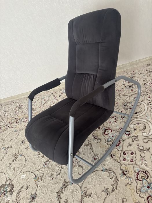 Кресло качеля в хорошем состояние