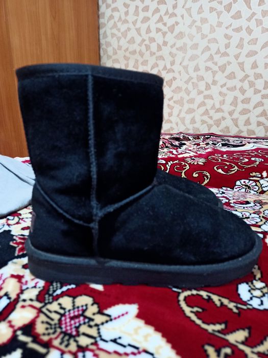 Продам угги черные, натуралка