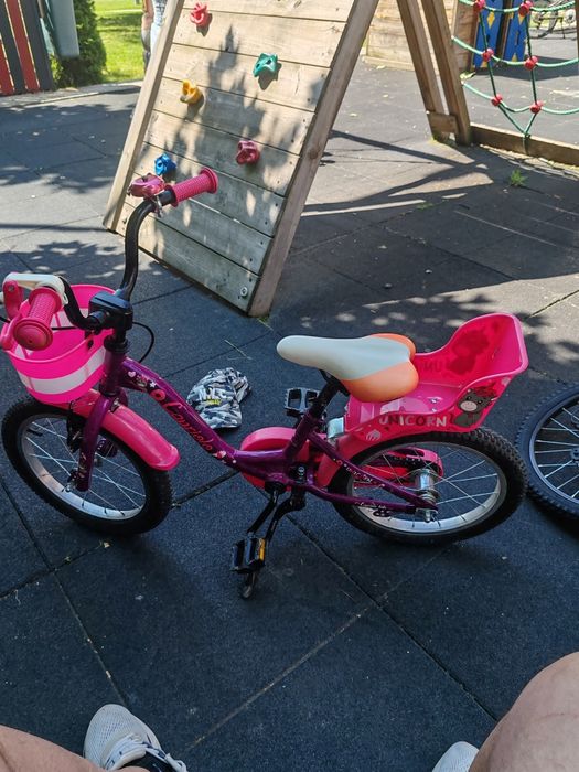Vând bicicleta  pentru fetite