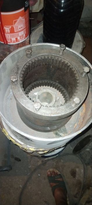 Комплект шестерней и барабан от грузовой лебёдки гусеничного крана МКГ