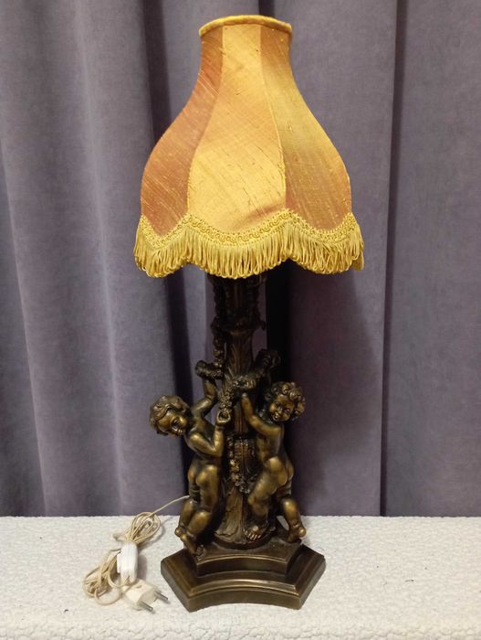 Красиви старинни лампи с абажури - лампа