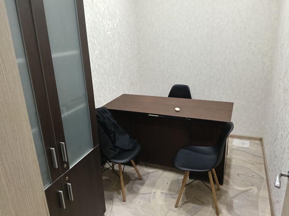 Стол и стулья офисные