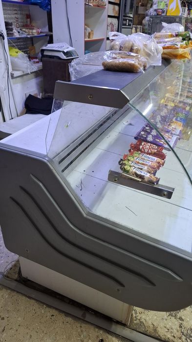 Холодильник витринный