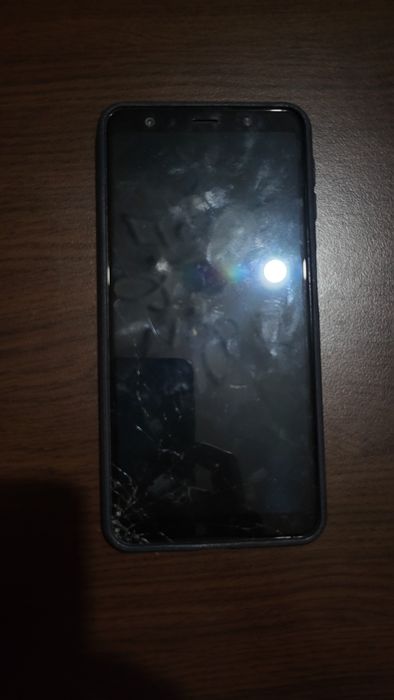 Телефон A7 2018 запазен