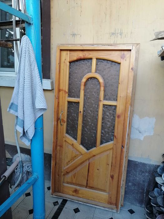 Продается дверь из натурального  дерева