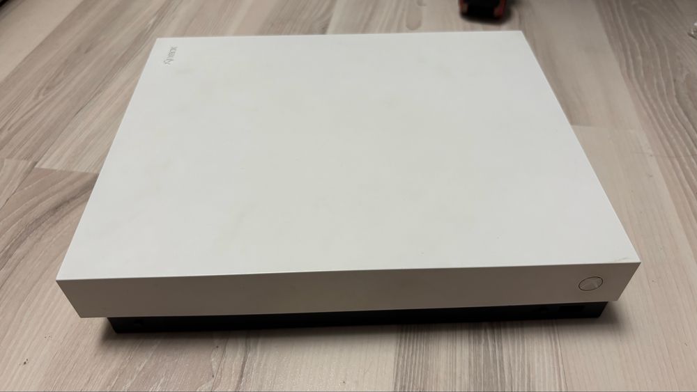 Xbox One X alb defect pentru piese