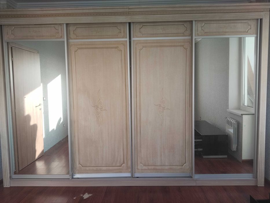 Продам спальный шкаф для одежды в отличном состоянии