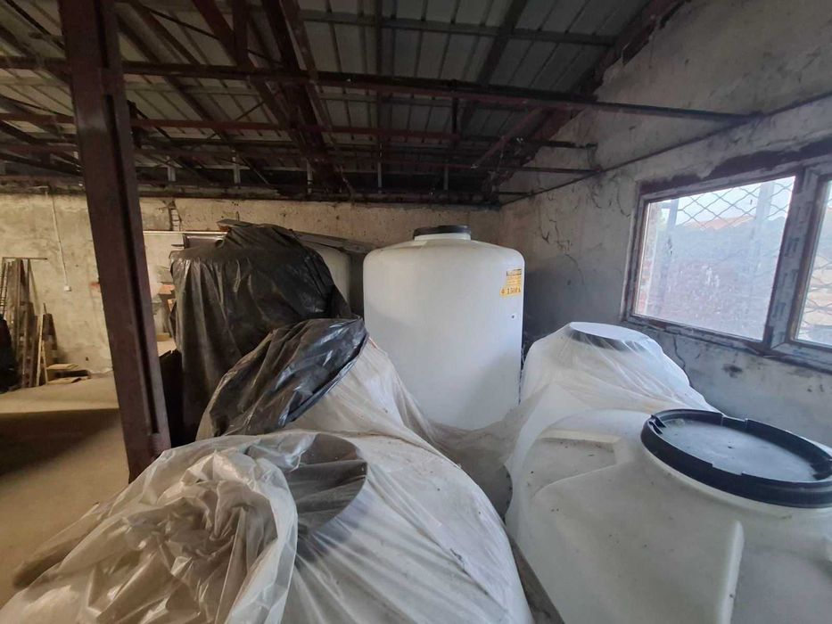 Неупотребявани съдове с люк