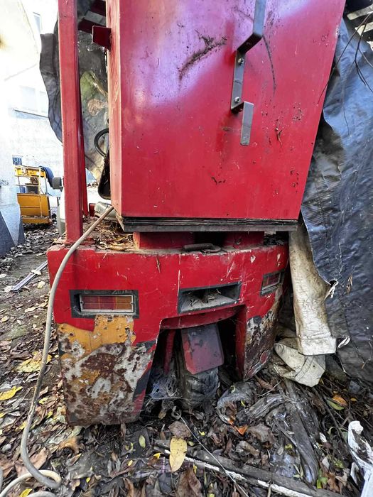 Продава се електрокар за ремонт или за части.