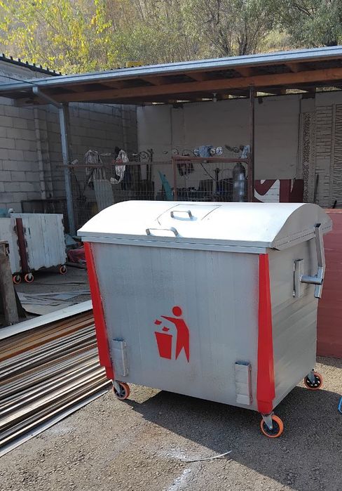 Мусорный контейнер