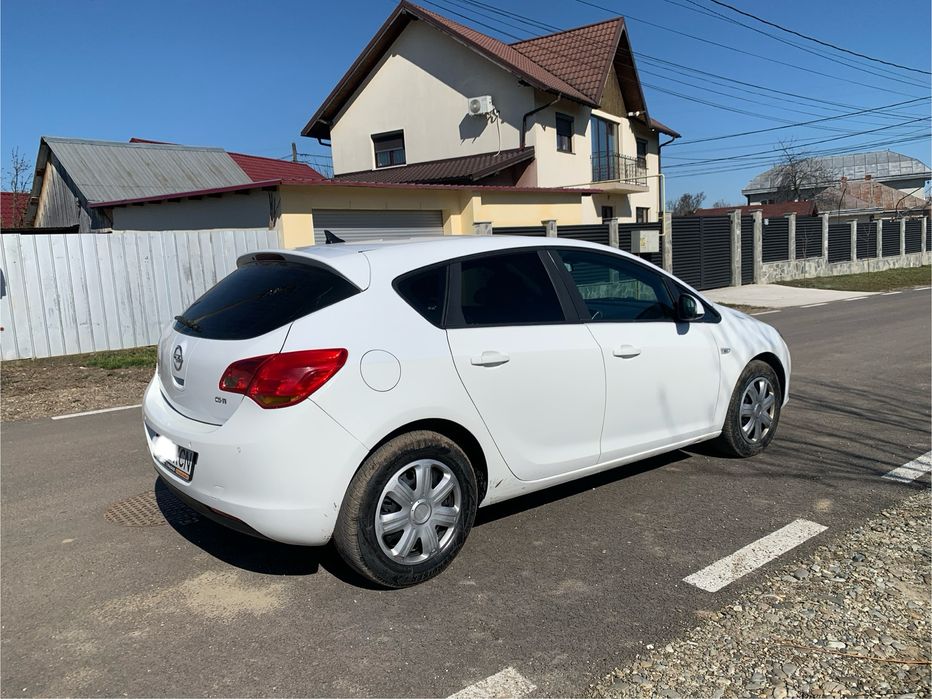 Opel Astra J 1.7 CDTI 125CP – Încălzire scaune/volan, Navi, Euro 5