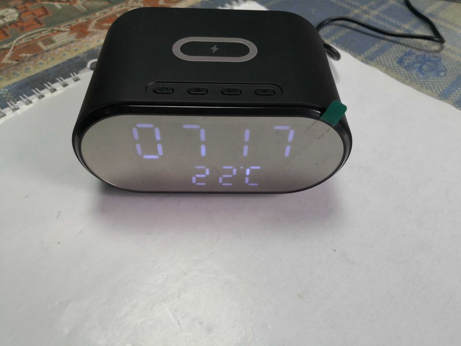 Incarcator de telefon wireless cu ceas