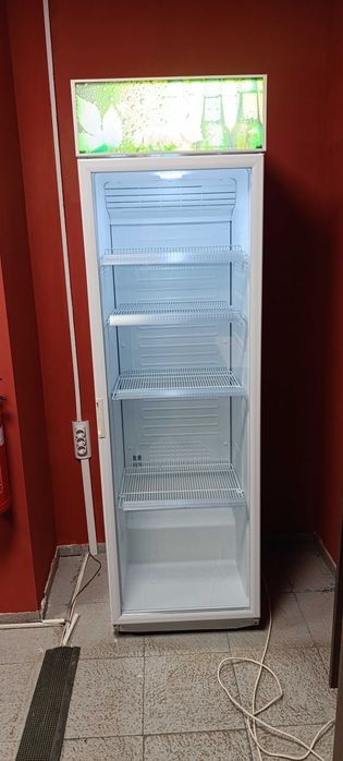 Продавам хладилна витрина