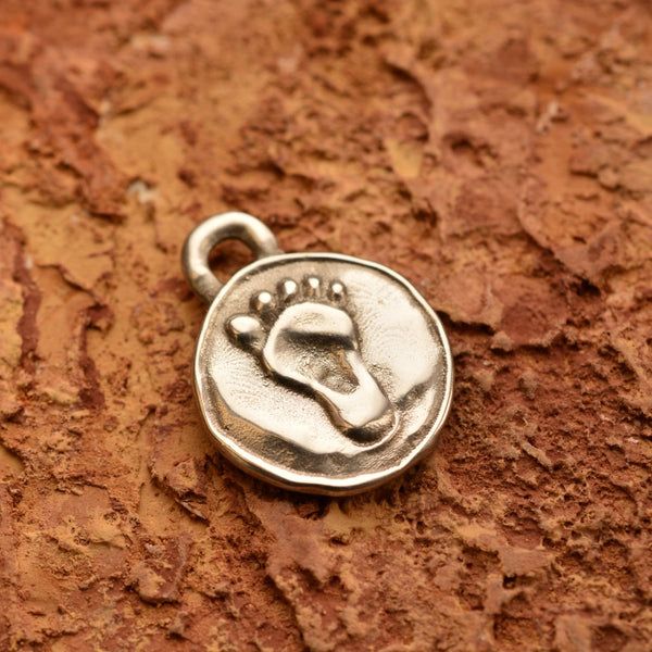 Сребърен медальон 925 „Бебешко краче“ – талисман за семейна обич