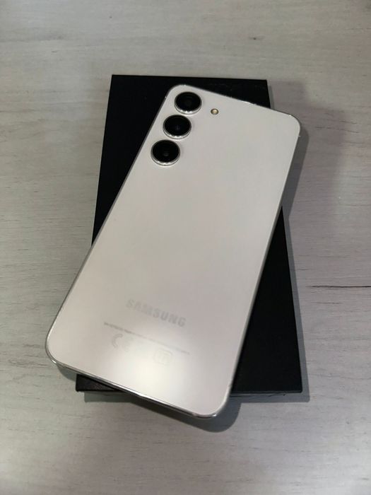 Продам Самсунг с 23