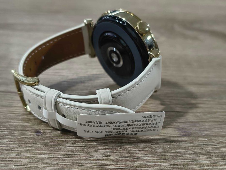 Смарт часовник Huawei GT4