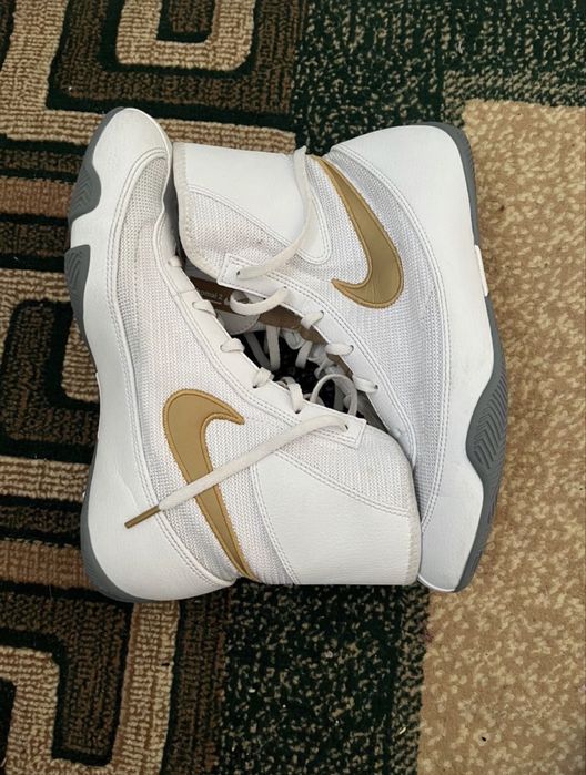 Мачемаи бело золота