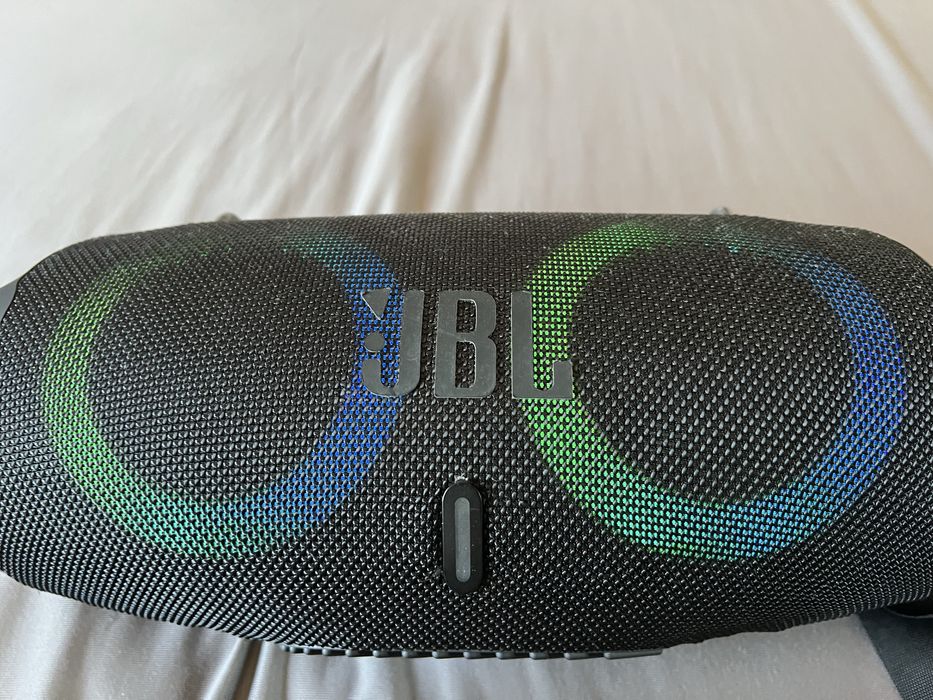 JBL преносима Bluetooth колонка