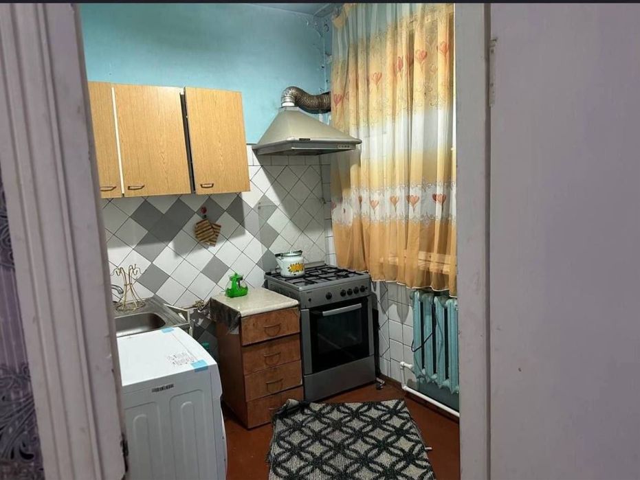 Арзон нархда квартира сотилади 2/4/4 массив феруза