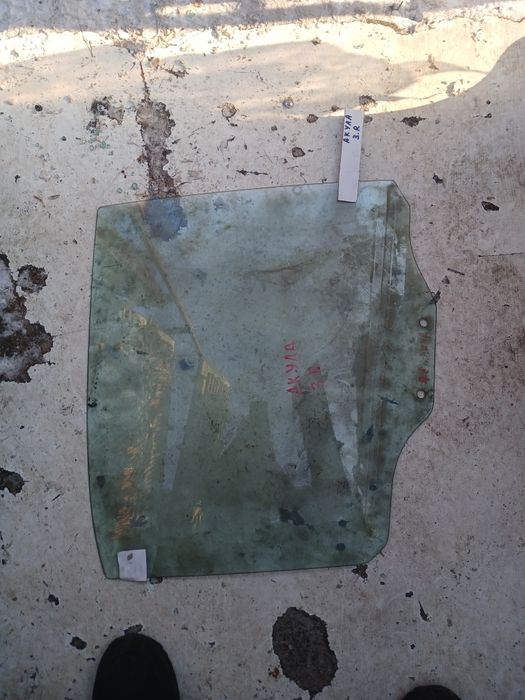 Стекло двери Митсубиси Галант 1999г акула