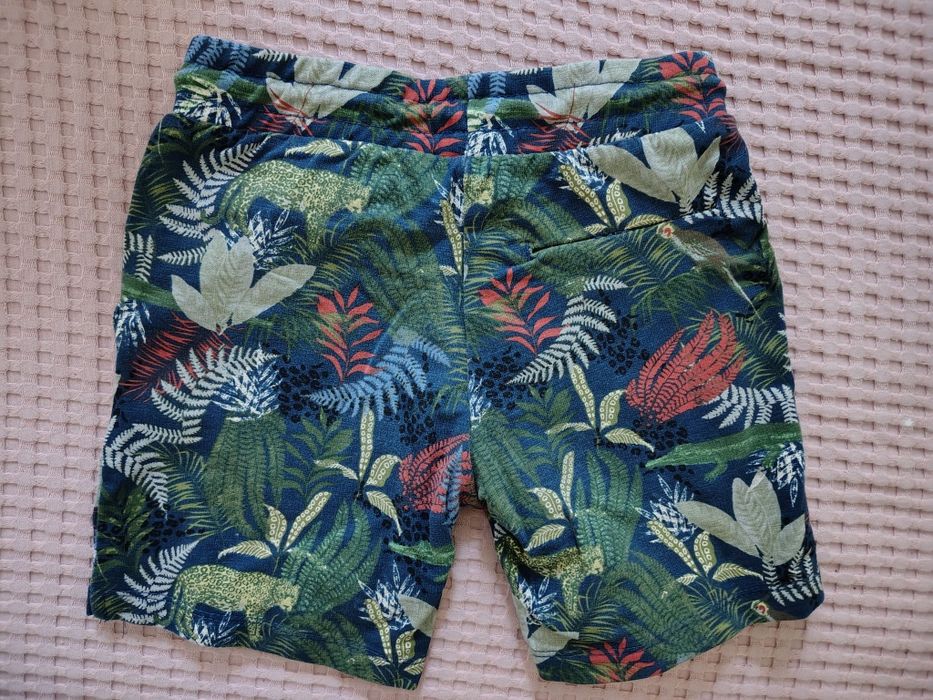vand pantaloni scurti masura 104 baieti 20lei