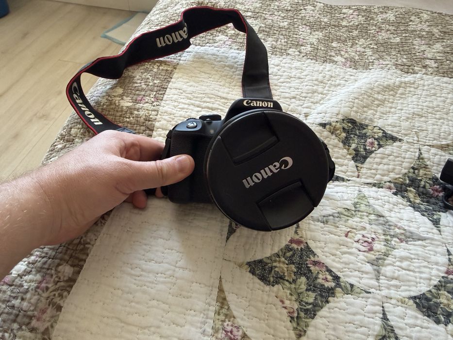 Canon EOS 700D + 18–135mm IS STM