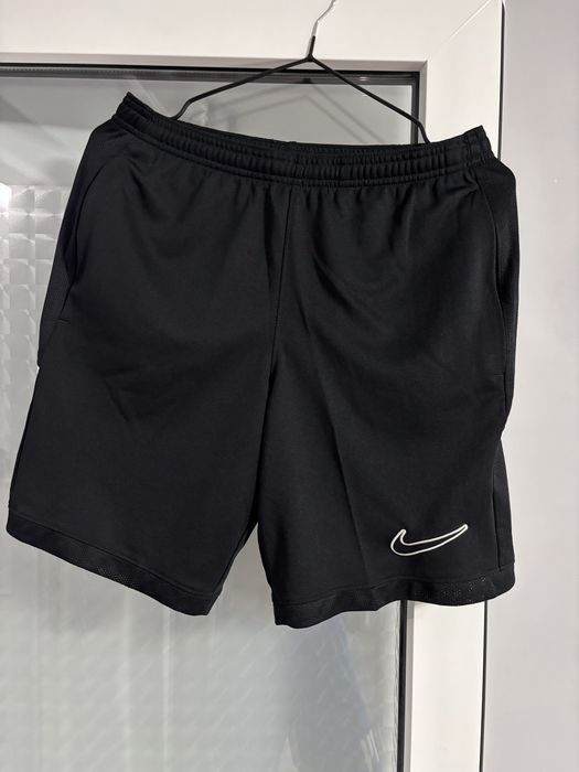 pantaloni scurti nike dri-fit negri