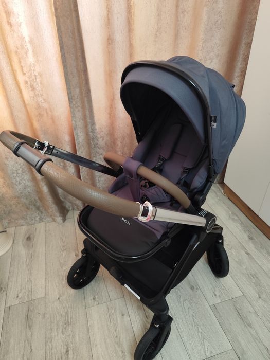 Продам коляску 3 в 1