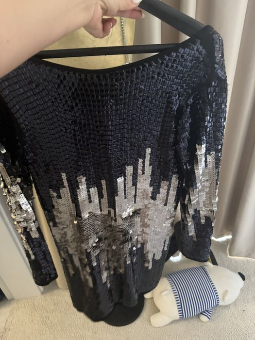 Елегантна дамска рокля с V-образен гръб М/Л