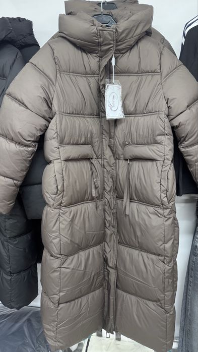 Продам пуховики  новые женские 35 000