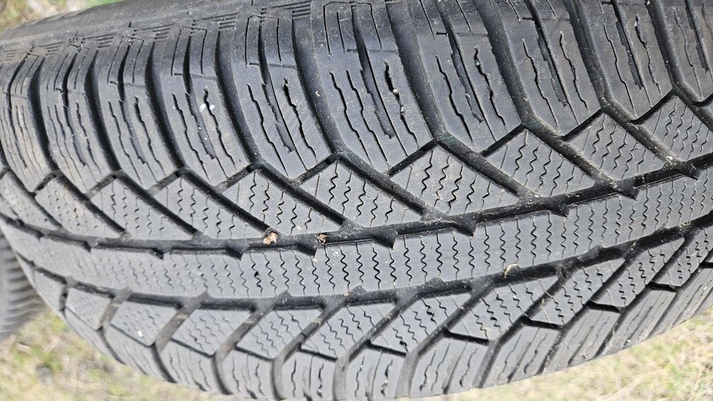 2бр гуми 215 65 16 дот 20 семперит