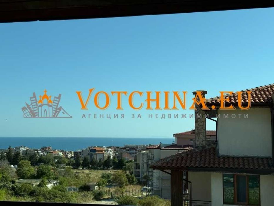 Просторна триетажна къща в град Свети Влас, м-т Инцараки.