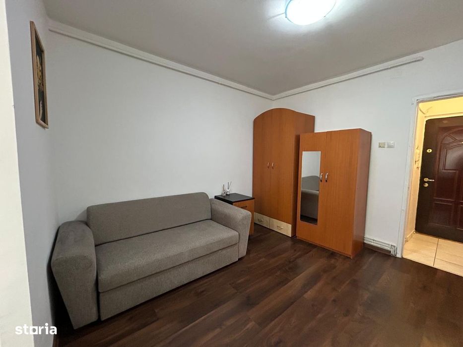 Garsoniera de vanzare - zona Spitalul Judetean