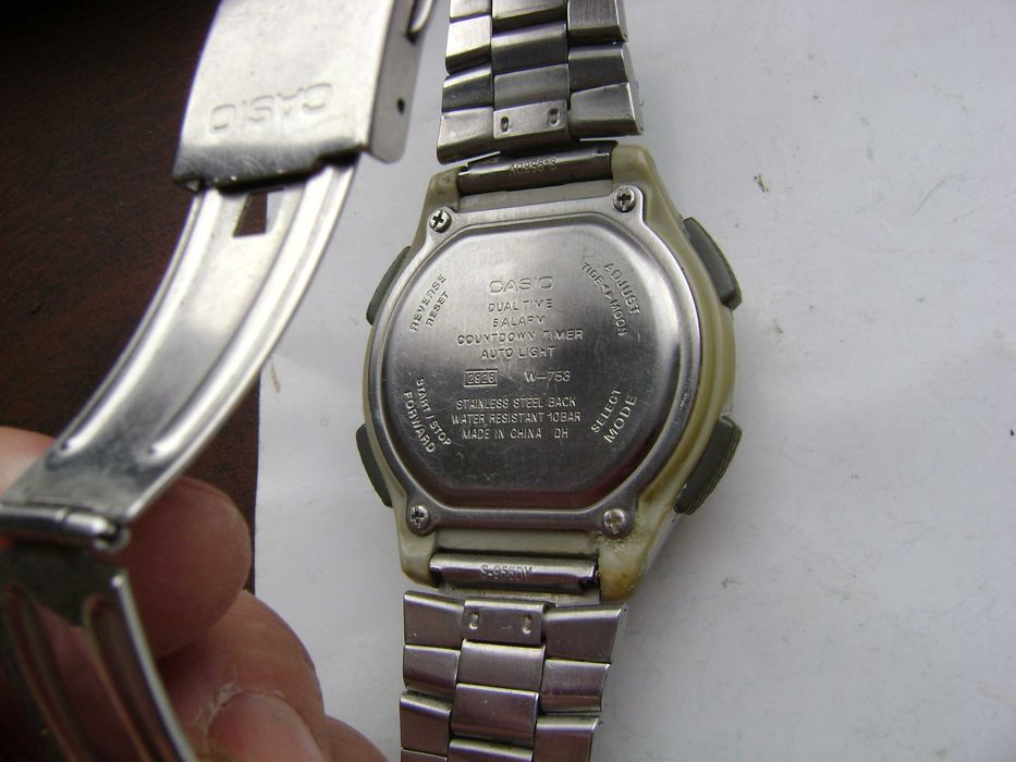 Продавам 5 броя часовници Casio