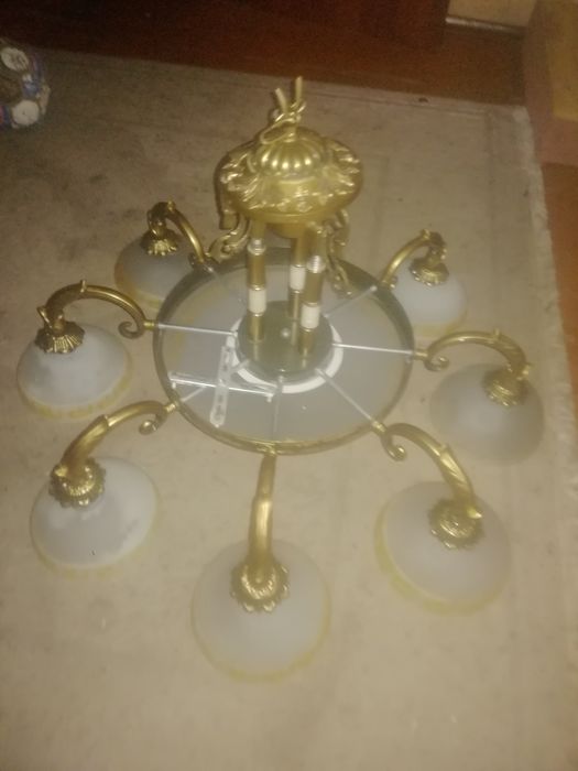 Продам срочно люстру