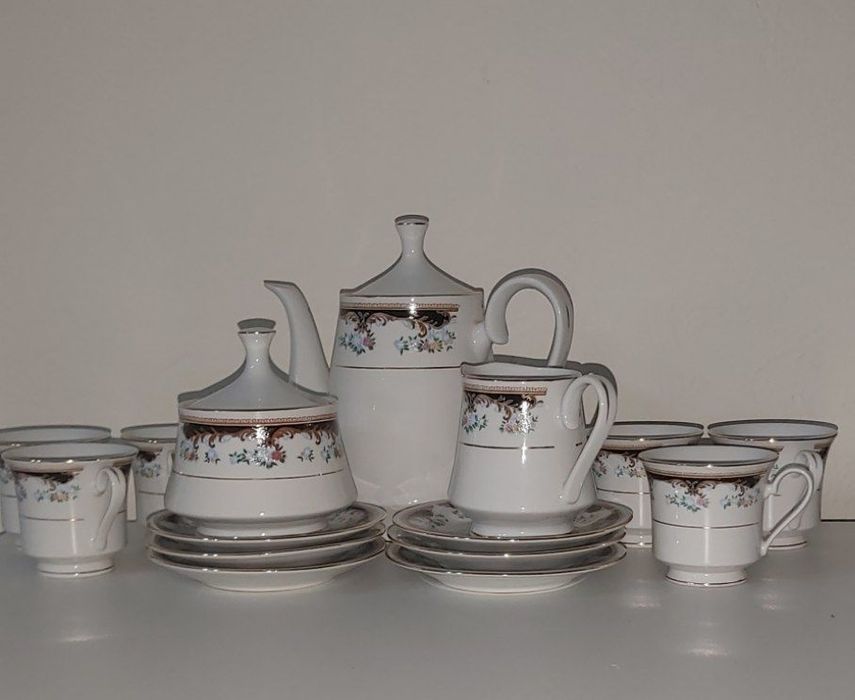 Продаётся кофейный сервиз на 6 персон