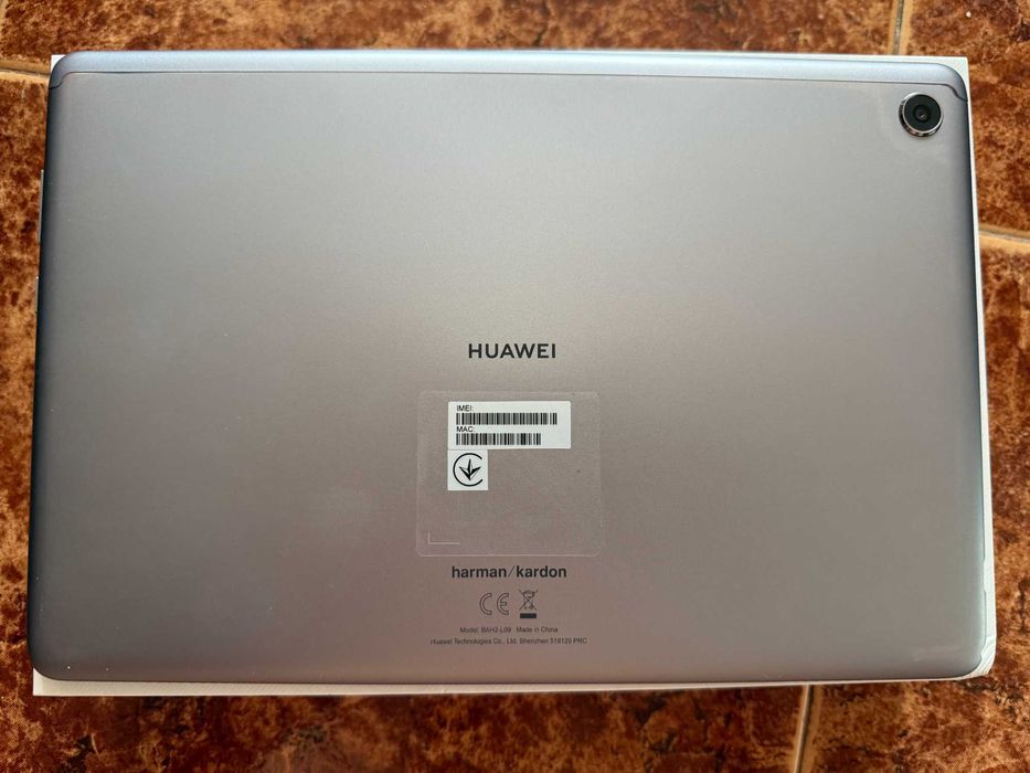 Huawei MediaPad M5 Lite 10.1 LTE - таблет, писалка, калъф, кутия - комплект