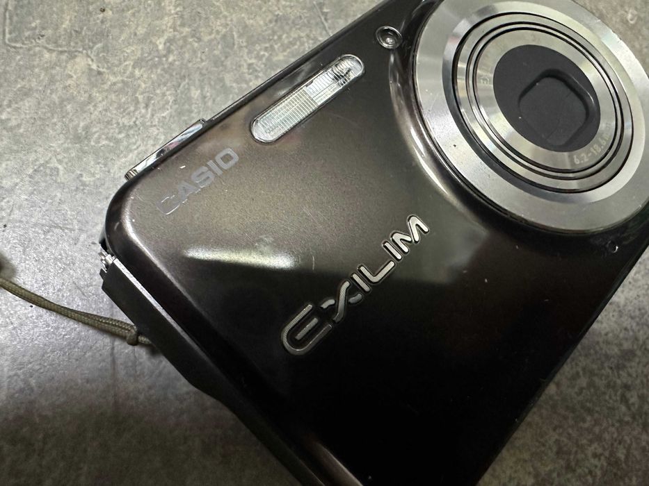 Фотоапарат Casio Exilim EX-S880 - 8 Megapixel, 3-Opt. Zoom