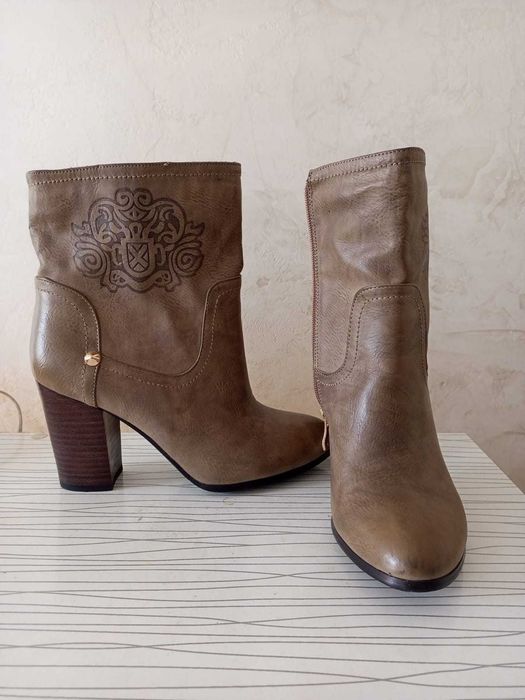 Продаются Осенние сапоги