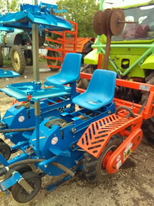 Разсадо-посадъчна машина за пипер Ferrari