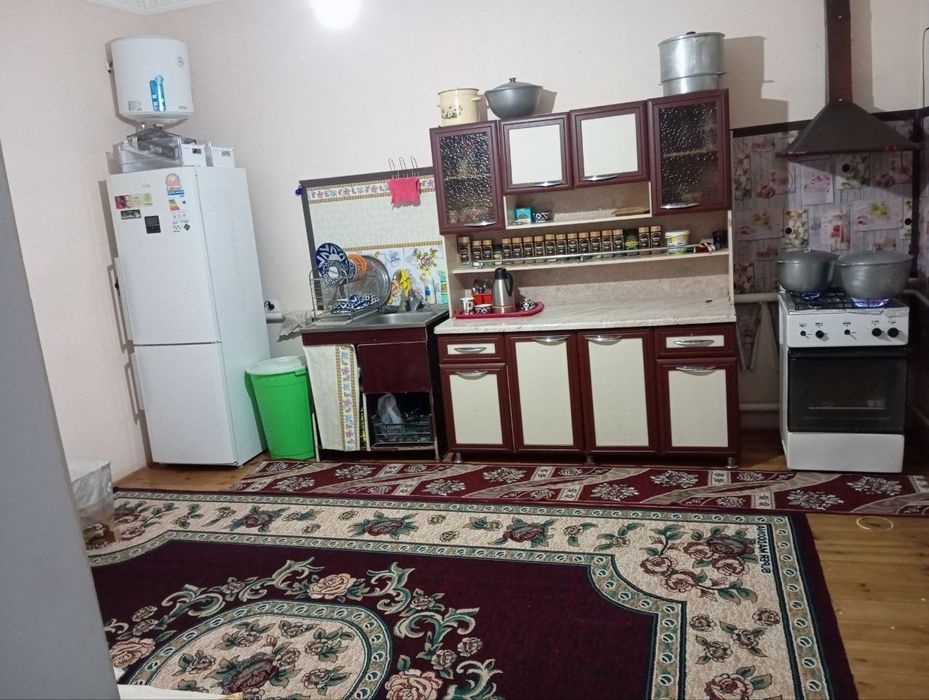 Srochna Uy hovli sotiladi pul zaril  narxini kelishamiz